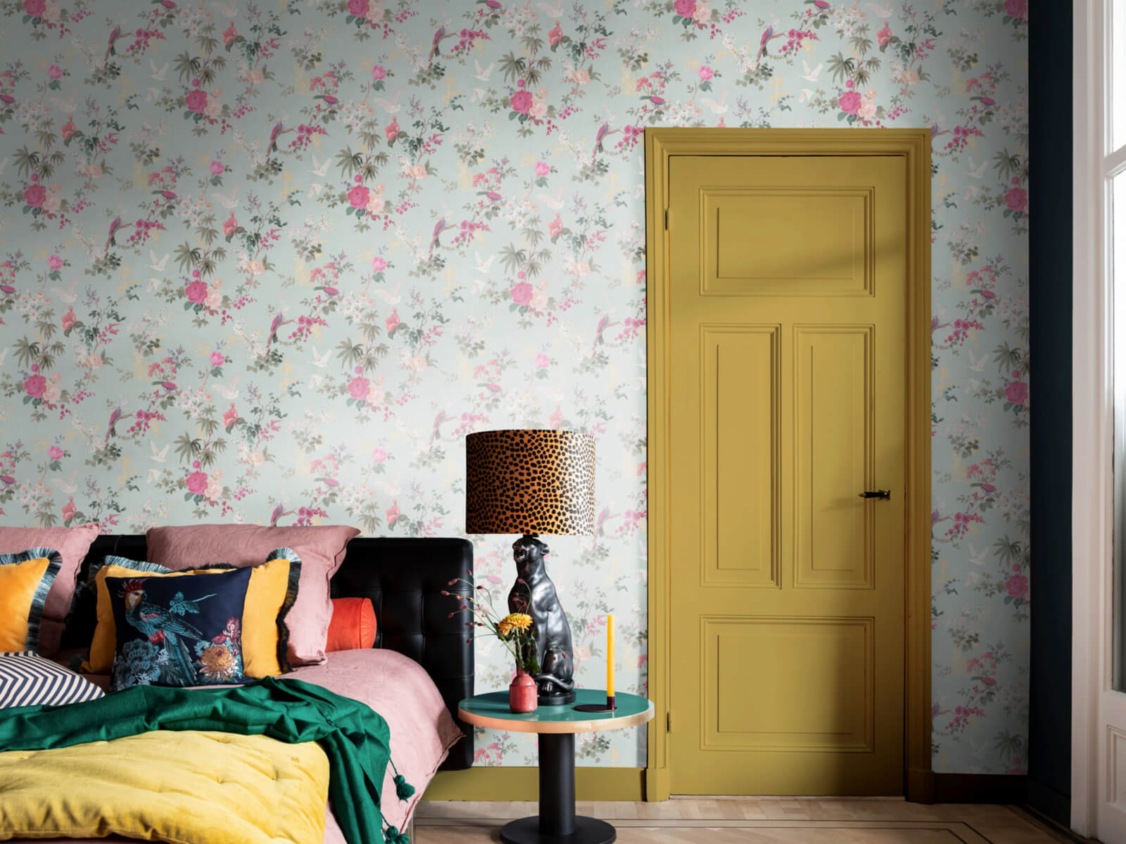 Bloemen behang lichtblauw