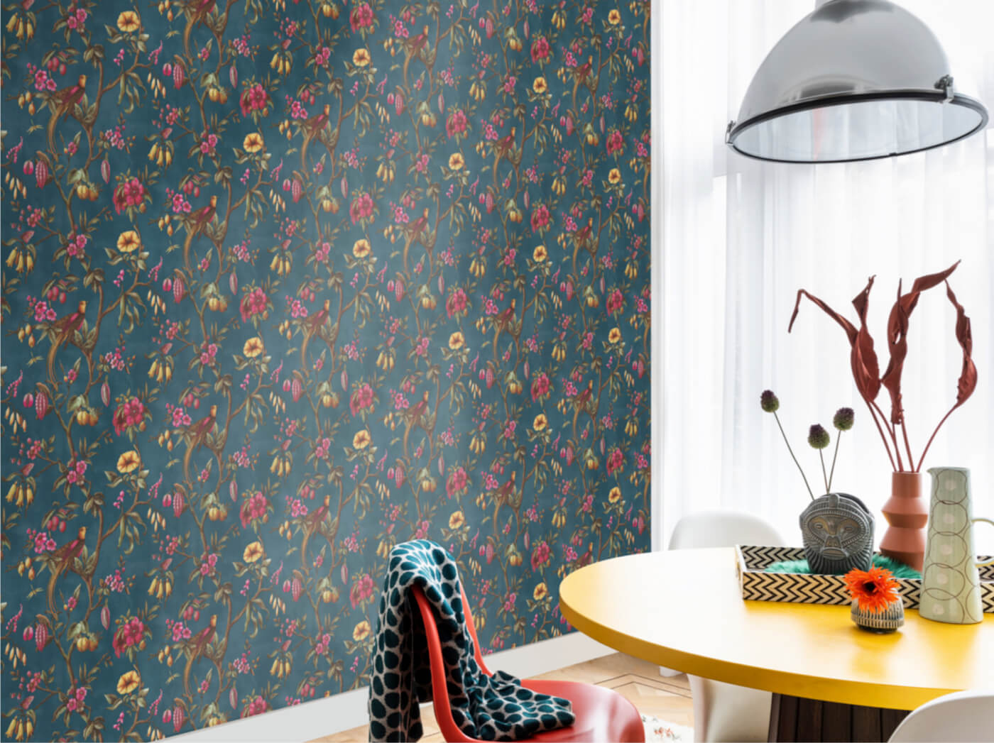 Behang donkerblauw bloemen