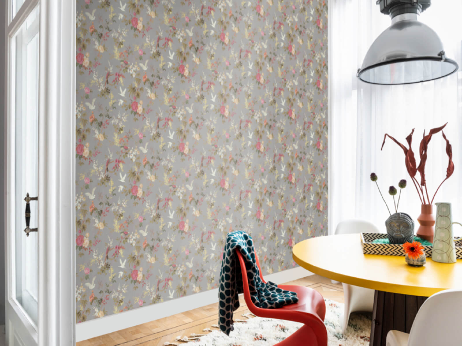 Bloemen behang grijs