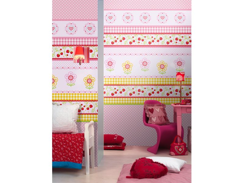 Aardbeienbehang roze