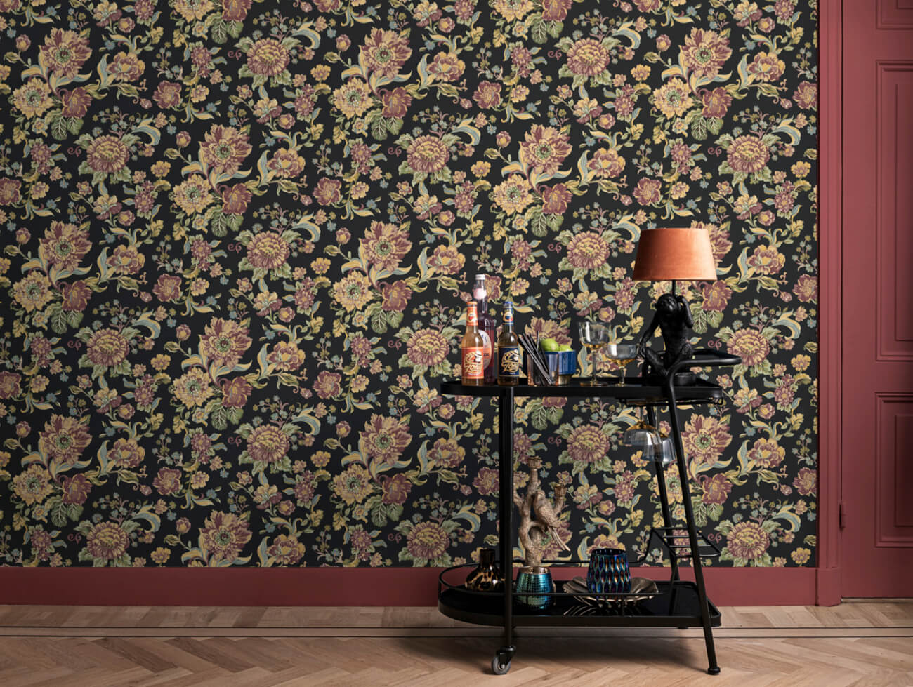 Vintage bloemen behang zwart