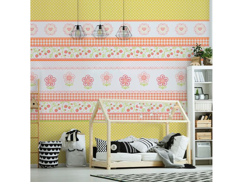 Aardbeien behang geel